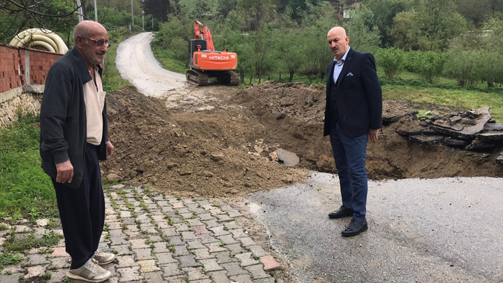 ÇAYIRTARLA'DA YOL ÇALIŞMASI