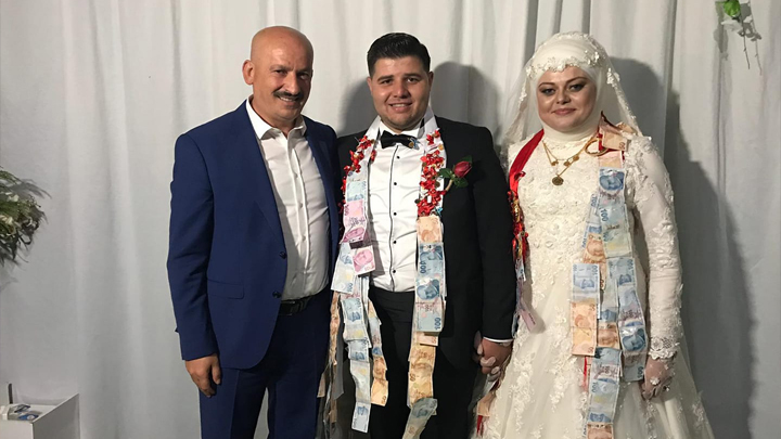 AK Parti Cumayeri Gençlik Kolları Başkanı Ahmet Sezgin ile Hilal Yel'in düğün merasimine katıldık