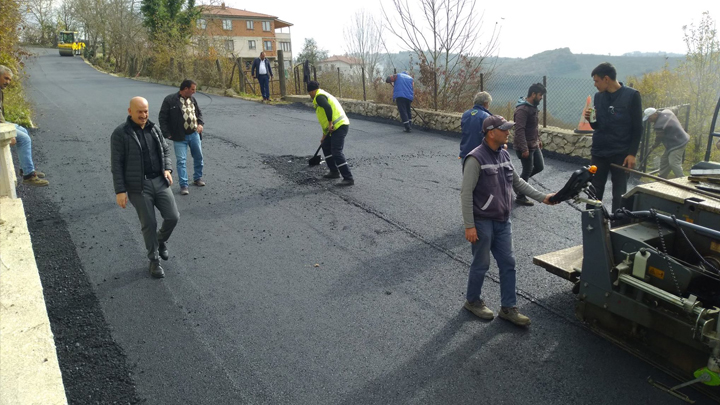 KURBANTEPE TOKİ BAĞLANTI YOLUNDA ASFALT KAPLAMA ÇALIŞMASI BAŞLADI