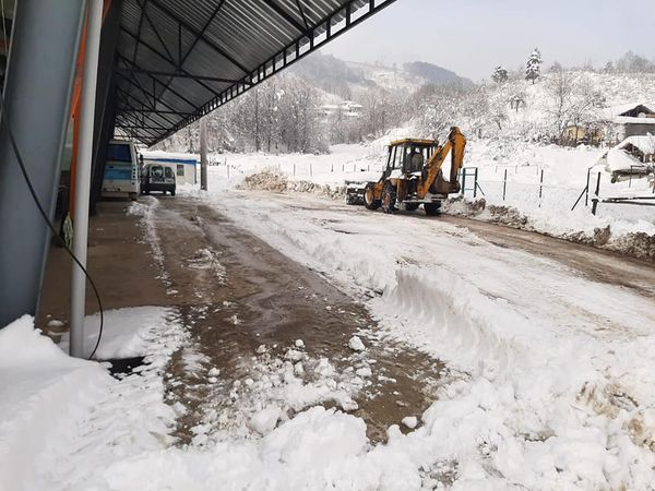 KAPALI PAZARYERİNDE KAR TEMİZLEME ÇALIŞMALARI TAMAMLANDI!