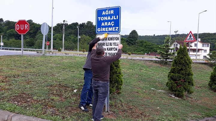 BOĞAZİÇİ'NDE PARK YASAĞI LEVHALARI YENİLENİYOR!