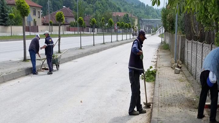 BAHAR TEMİZLİĞİ ÇALIŞMALARIMIZ ARALIKSIZ DEVAM EDİYOR.