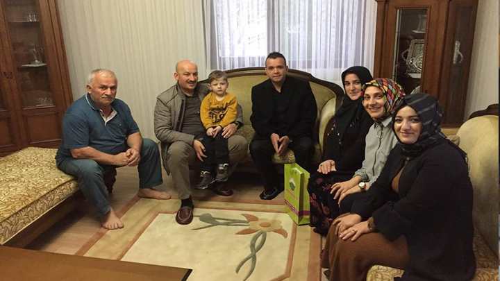 SEZGİN Ailesinin çocukları Muhammet Umut'u evinde ziyaret